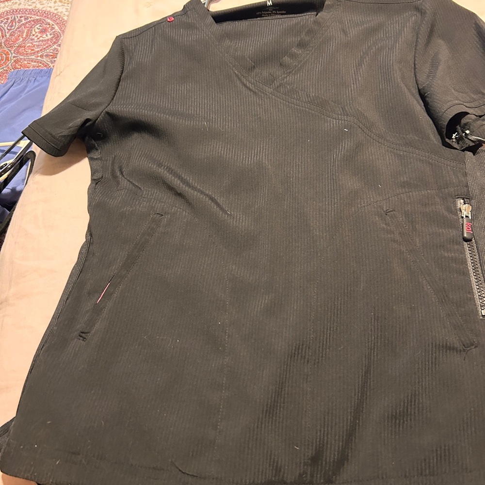 Scrub set